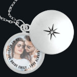 Romantischer Bräutigam zum Foto Keepake Medaillon<br><div class="desc">Romantischer Bräutigam zu Foto Keepake. Ein Geschenk vom Bräutigam an seine Braut am Hochzeitstag. Ersetzen Sie das Beispielbild einfach durch Ihren eigenen Favoriten und personalisieren Sie es mit einer speziellen Nachricht für Ihre Ehefrau.</div>