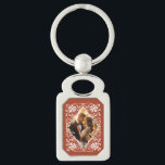Romantischer Couple Foto Roter Rost Schlüsselanhän Schlüsselanhänger<br><div class="desc">Dieser Schlüsselanhänger aus Metall hat ein schönes Aquarellbild mit einem weißen, blumengeschmückten Rahmen in einer warmen, erdigen Rot-Kulisse. Sie können das Bild mit einem Ihrer eigenen austauschen. Es ist eine großartige Wahl für ein besonderes Geschenk, um einem Liebsten zu helfen, sich an glücklichen Erinnerungen zu halten.</div>