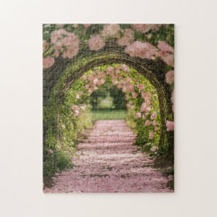 Romantischer floraler Torbogen-Gartenweg für Fraue