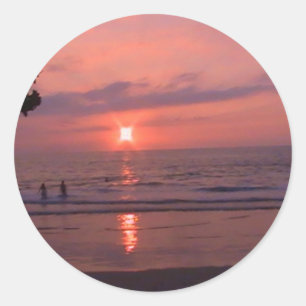 Romantischer hawaiianischer Sonnenuntergang Runder Aufkleber