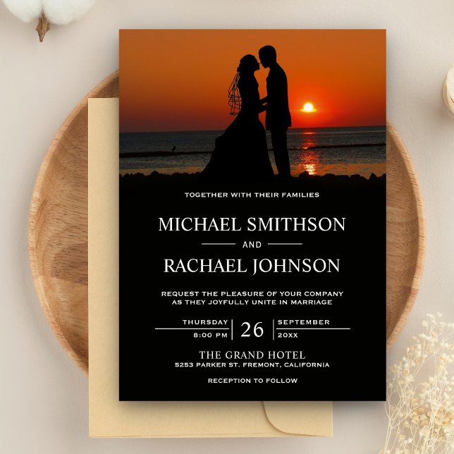 Romantischer Strand Sunset Couple Wedding Einladung (Von Creator hochgeladen)