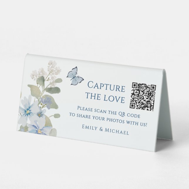 Romantisches Blue Floral Wedding Foto QR Code Tischaufsteller (Vorderseite)