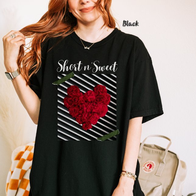 Romantisches Blumenherz - Kurz in Sweet, Rote Rose T-Shirt (Von Creator hochgeladen)