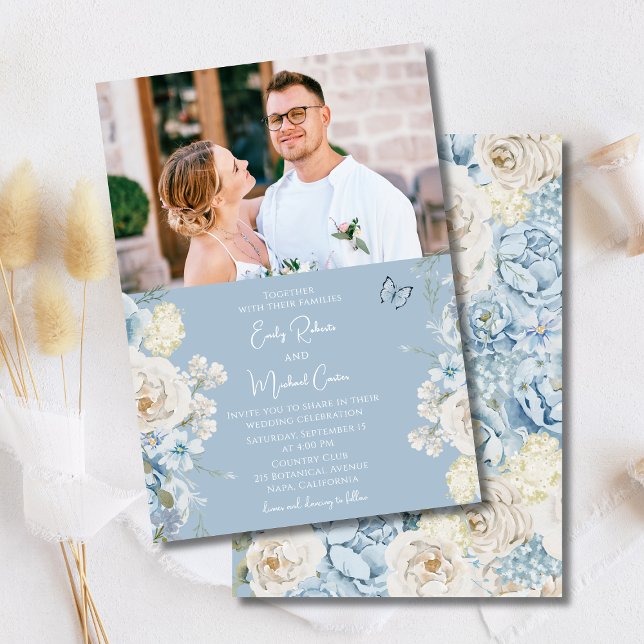 Romantisches Dusty Blue Floral Foto Hochzeit Einladung (Von Creator hochgeladen)