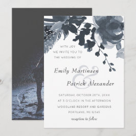 Romantisches Dusty Blue Floral Wedding Foto Einladung