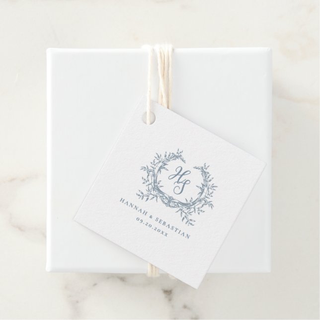 Romantisches Dusty Blue Monogram Wappen Wedding Geschenkanhänger (Beispiel)