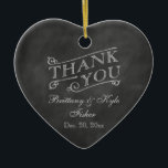 Romantisches Herz Vielen Dank auf Chalkboard Keramik Ornament<br><div class="desc">Dieses Urlaubssornament ist ein Dankeschön,  dass auf einem illustrierten Chalkboard-Hintergrund gedruckt wurde.</div>