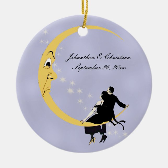 Romantisches Paar auf dem Angry Crescent Moon sitz Keramik Ornament (Vorne)