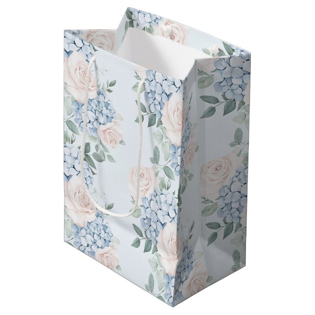 Romantisches Rosa Blüten Brautparty Mittlere Geschenktüte (Vorderseite Schrägansicht)