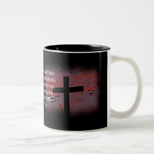 Römer-15:13 auf Schwarzem Zweifarbige Tasse