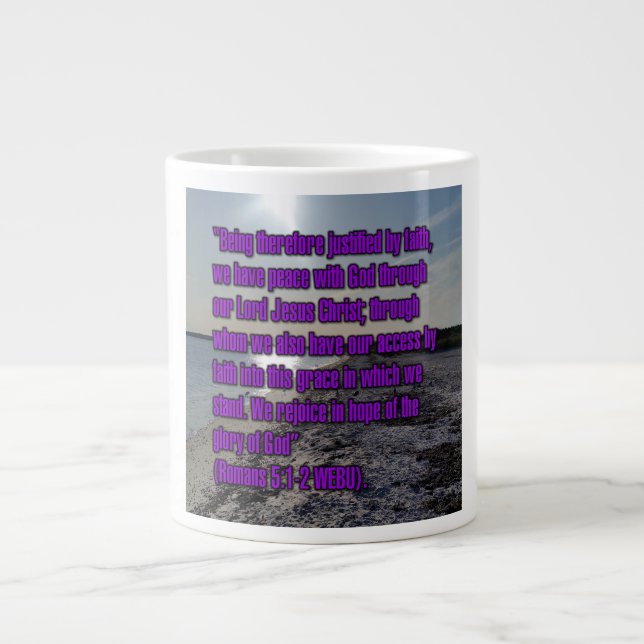 Römer 5:1-2 WEBU Mug Jumbo-Tasse (Vorderseite)