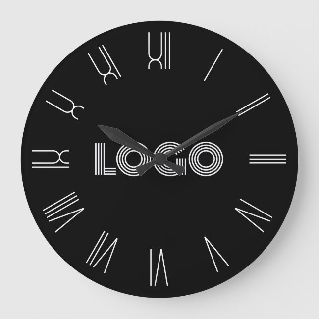 Römisches Logo für römische Zahlen in Schwarz und  Große Wanduhr (Vorderseite)