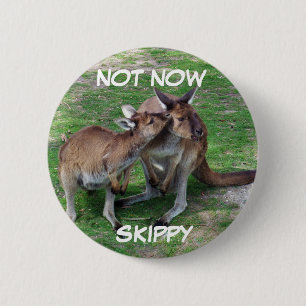 Rond 5 Cm Pas maintenant Skippy Badge