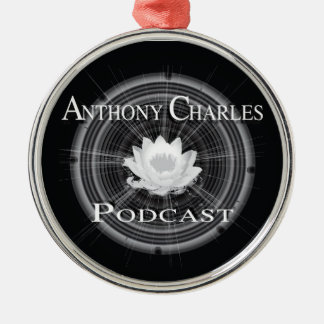 Rond Argenté Ornement de Podcast à C.A.