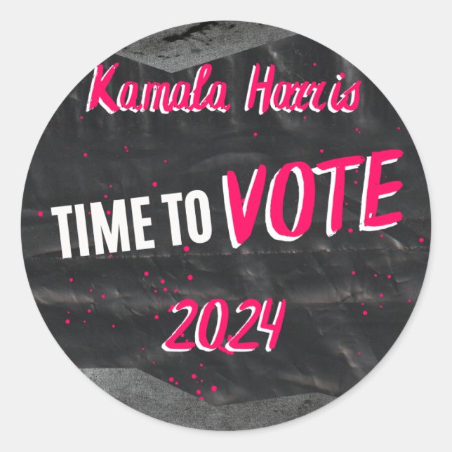 Rond Sticker Kamala Harris. Foncé avec police rose. (Devant)