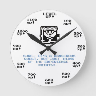 Ronde "Haut de niveau ! "rétro horloge du jeu RPG