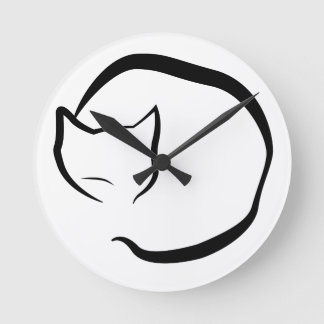 Ronde Horloge avec chat couché en quatre lignes