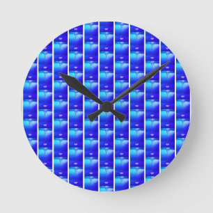 Ronde Horloge Bleue Royale - Élégance Intemporelle.