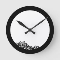 Horloge brisée avec des numéros tombés