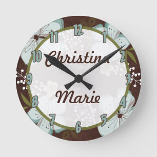 Ronde Nom personnalisé Horloge Hawaiian Blue Flowers