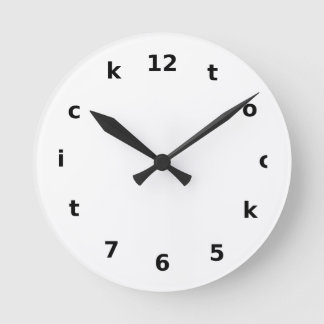 Ronde une horloge amusante à visage tic tac