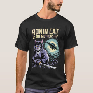 Ronin-Katze vs Mothership SciFi-Kunstdesign T-Shirt