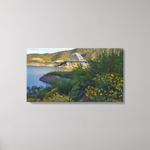 Roosevelt Lake Bridge Arizona Gelbe Wildblumen Leinwanddruck