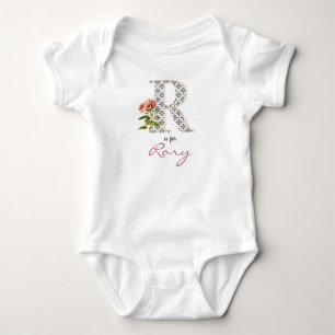 Rory Name Reveal Blumenbrief R Vintage Blume Baby Strampler