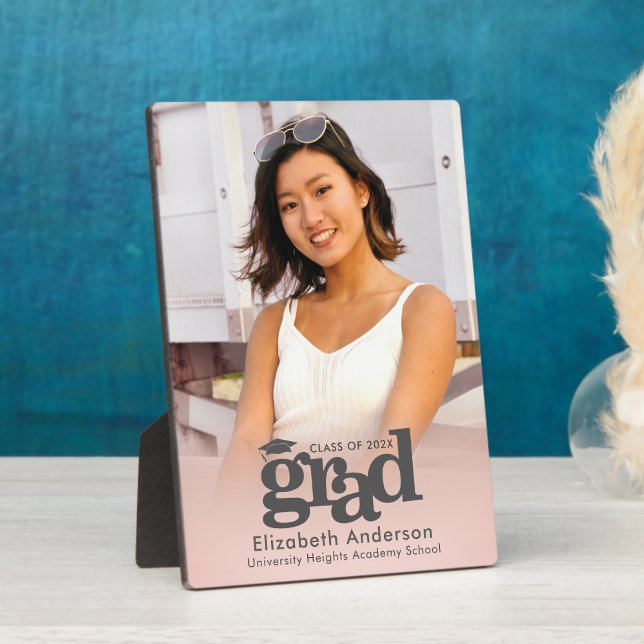 Rosa Abschluss Foto Fett Typografie Moderne Fotoplatte (Von Creator hochgeladen)