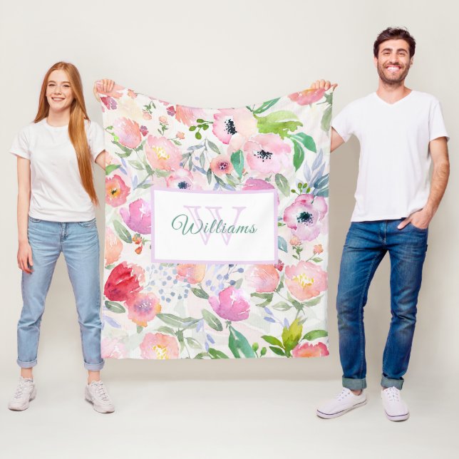 Rosa Aquarellblumen Familienname mit Monogramm Fleecedecke (Beispiel)