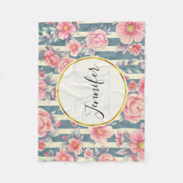 Rosa Aquarellfarben-Blume auf Streifen Monogramm Fleecedecke