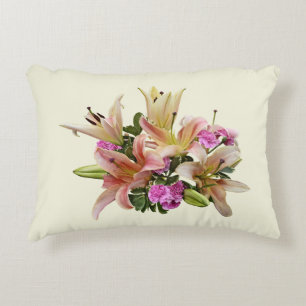 Rosa asiatische Lilien und Nelken Dekokissen