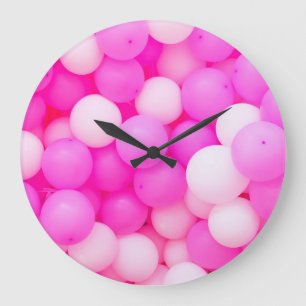 Rosa Balloons festes Hintergrunddesign. Große Wanduhr