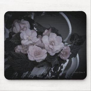 Rosa Begonias auf der Bank - Mousepad