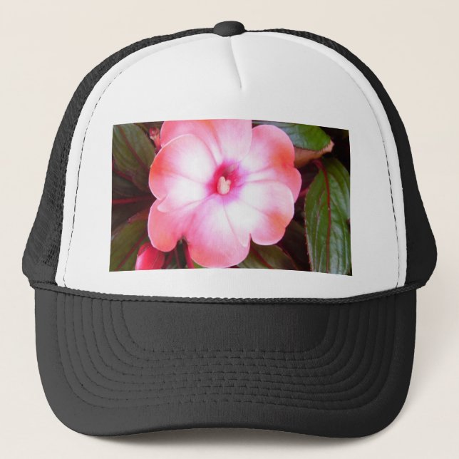 Rosa Blossom Truckerkappe (Vorderseite)
