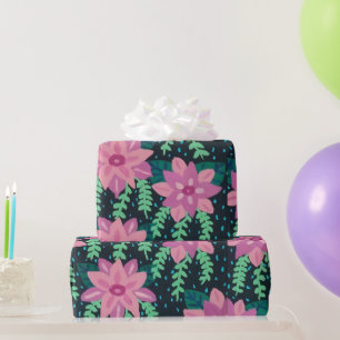 Rosa Blume auf Schwarzweißdruck  Geschenkpapier