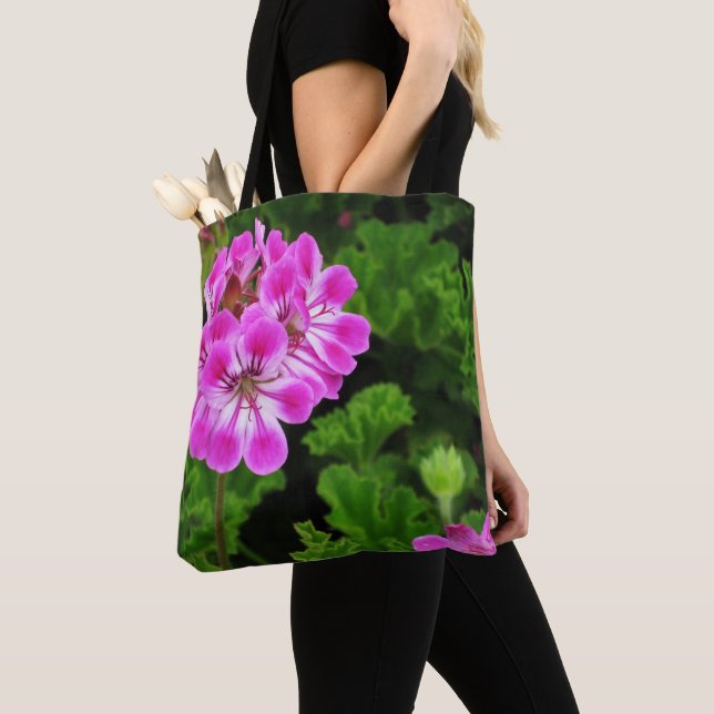 Rosa Blume - Tasche (Von Nahem)