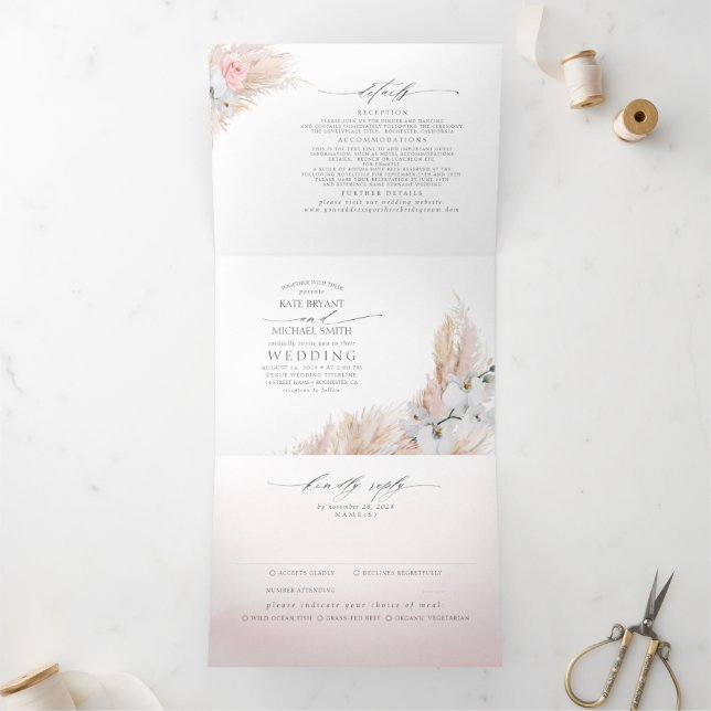Rosa Blume und Pampas Grass Elegante Hochzeit Dreifach Gefaltete Einladung (Innenseite)