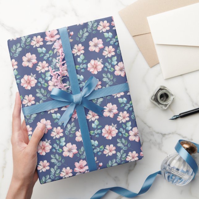 Rosa Blume: Weißes blaues Wrapping Paper Geschenkpapier (Schenken)