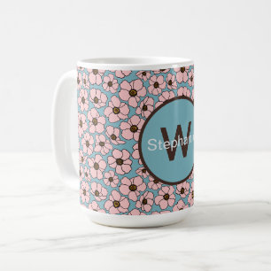 Rosa Blumen auf Blau mit Monogramm Kaffeetasse