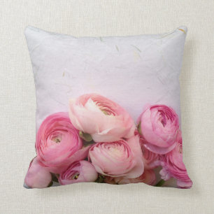 rosa Blumen auf Büttenpapier Throwkissen Kissen