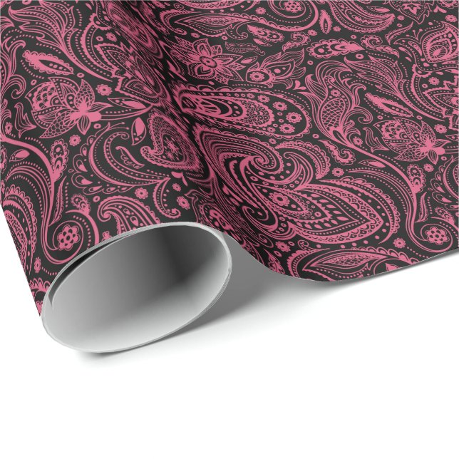 Rosa Blumenpfeife über schwarzem Hintergrund Geschenkpapier (Rolleneckpunkt)