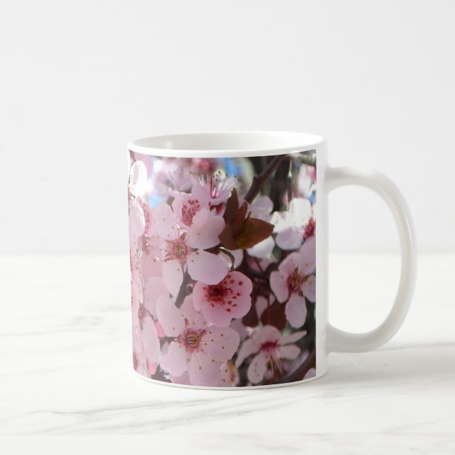 Rosa Blüten auf Zierblumen Kaffeetasse (Rechts)