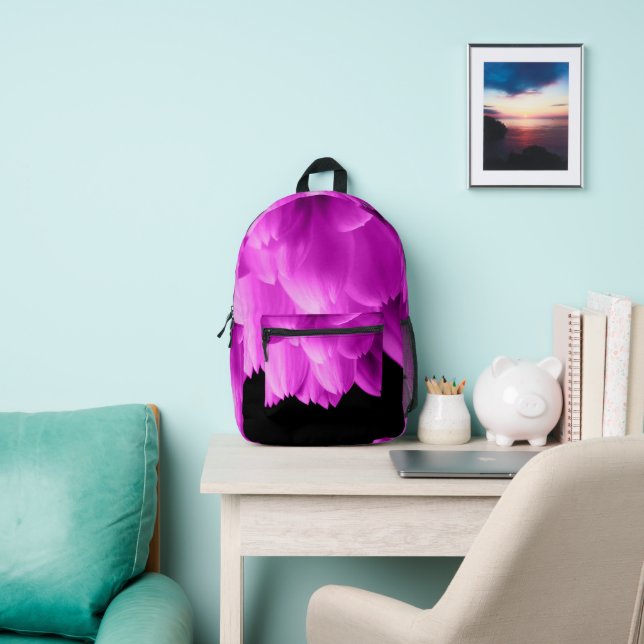 Rosa Blütenblätter auf schwarzen Blume Bedruckter Rucksack (InSitu)