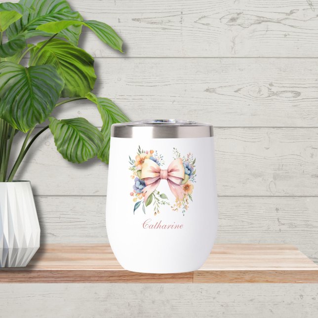 Rosa Bow Monogram Coquette Wasserfarbe Blume (Pink Bow Coquette Aesthetic, Watercolor Florals Bridesmaid Tumbler)