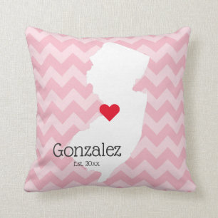 Rosa Chevron personalisierter Familienname New Jer Kissen