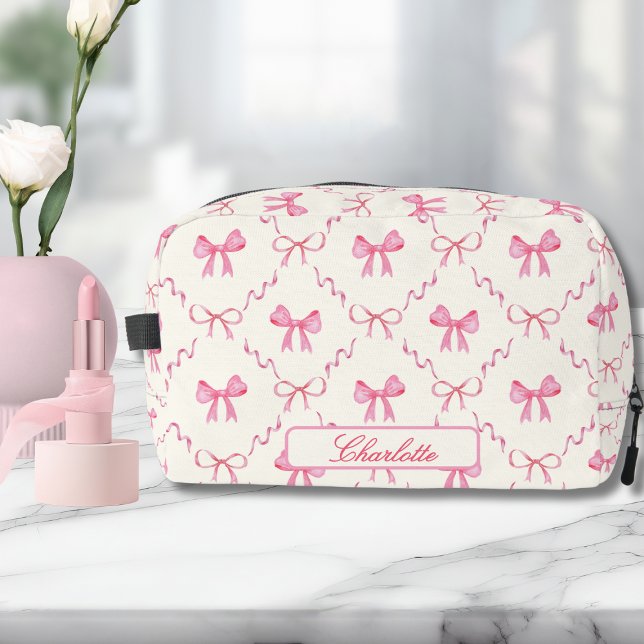 Rosa Coquette Bow Waschbeutel (cute elegant pink bow coquette cosmetics bag toiletry kit with custom name in calligraphy script)