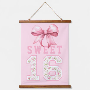 Rosa Coquette Sweet 16 University Wandteppich Mit Holzrahmen