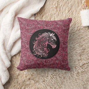 Rosa Cowgirl mit Blumenmotiven aus Leder Kissen