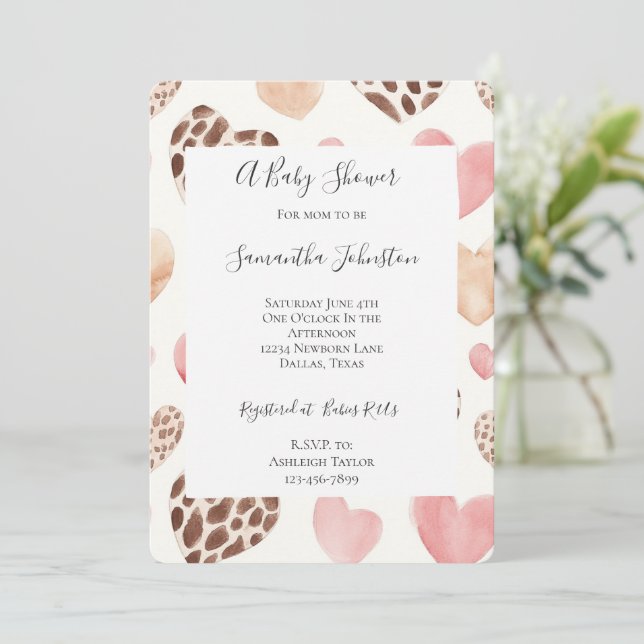 Rosa Creme Brown Leopard Hearts Baby Dusche Einladung (Stehend Vorderseite)
